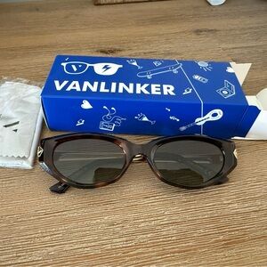 Vanlinker Small Oval Polarized Cat Eye Sunglasses Tortoise Frame